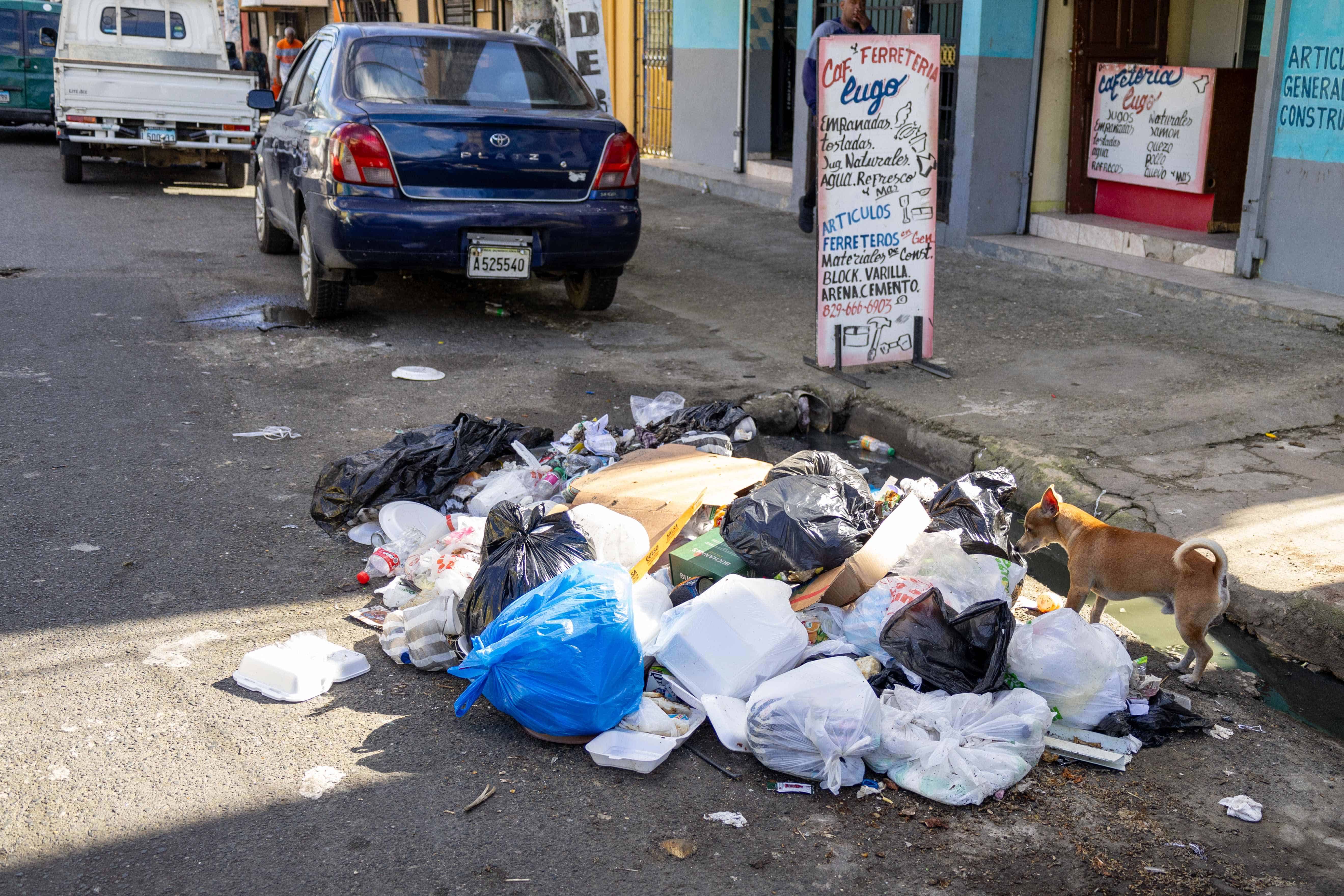 En algunas esquinas había basura del día.