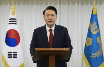El destituido presidente surcoreano sigue resistiéndose a su arresto