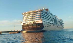 Abinader saluda inicio del año con llegada de crucero Holland America Line Rotterdam a Pedernales