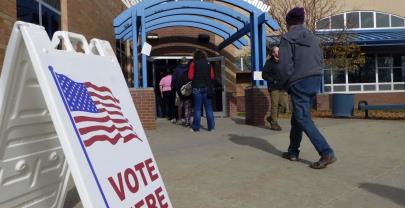 El voto latino, decisivo en la re&ntilde;ida pugna por un esca&ntilde;o clave de EE. UU. en Colorado