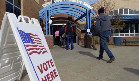 El voto latino, decisivo en la re&ntilde;ida pugna por un esca&ntilde;o clave de EE. UU. en Colorado
