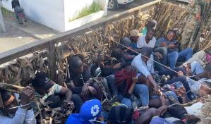 El Ejército detiene a 38 haitianos, 24 de ellos ocultos en un camión en Santiago