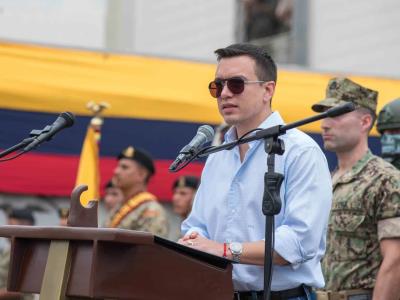 Presidente de Ecuador regresa tras asesinato de un alcalde