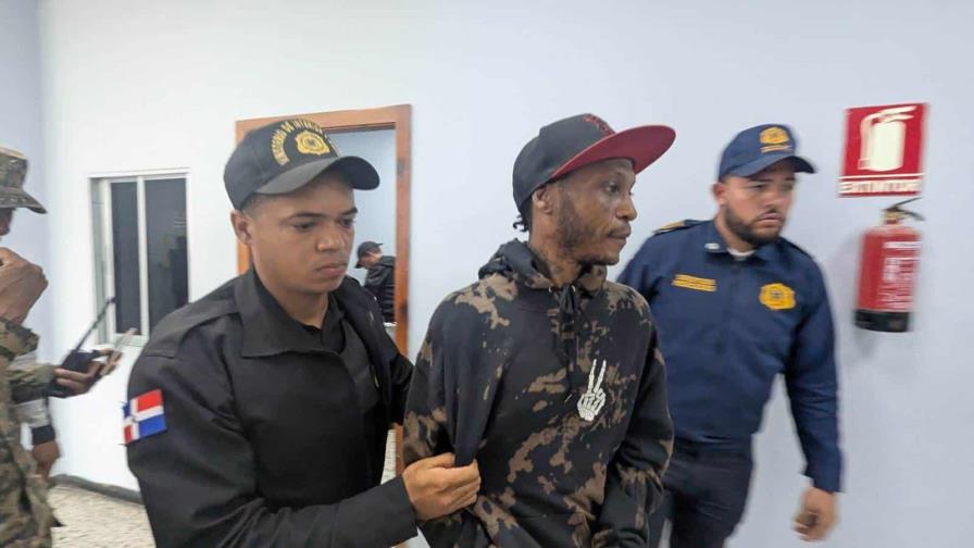 República Dominicana entrega a otro supuesto integrante de banda armada a la Policía de Haití