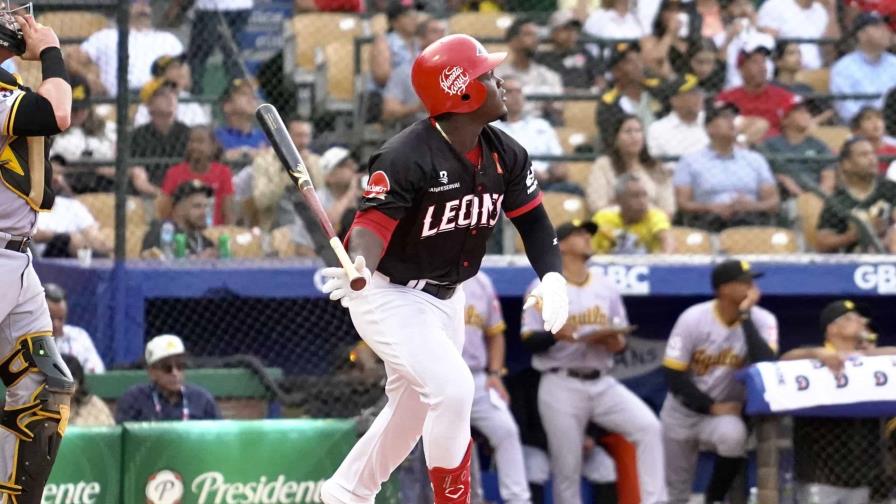 Las Águilas ganan con susto su primera victoria del round robin al vencer 7-6 al Escogido