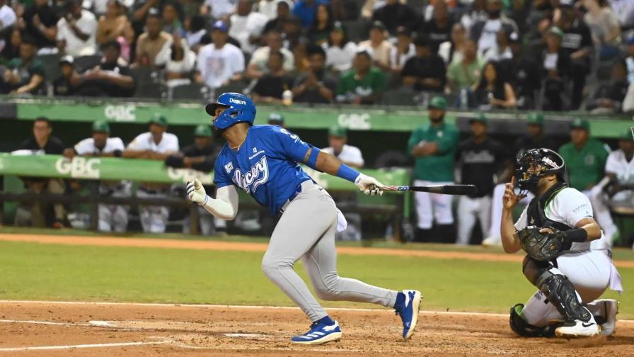 Andújar y Mejía deciden triunfo del Licey sobre Estrellas en 10 entradas