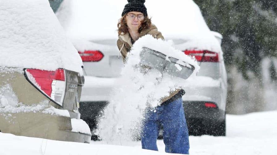 Continúa advertencia sobre nieve y hielo por fuerte tormenta invernal en Estados Unidos