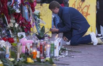 Nueva Orleans llora a las víctimas del ataque de Nochevieja en una vigilia