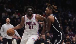 Embiid lidera a 76ers en victoria de 123-94 sobre unos mermados Nets