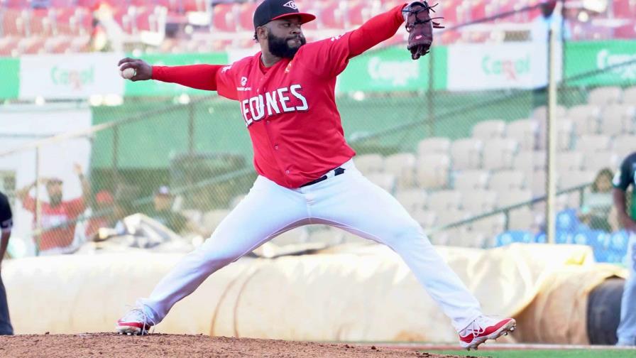 Video | Johnny Cueto lanza buena pelota y los Leones vencen a las Estrellas en el Quisqueya