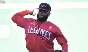 Video | Johnny Cueto lanza buena pelota y los Leones vencen a las Estrellas en el Quisqueya