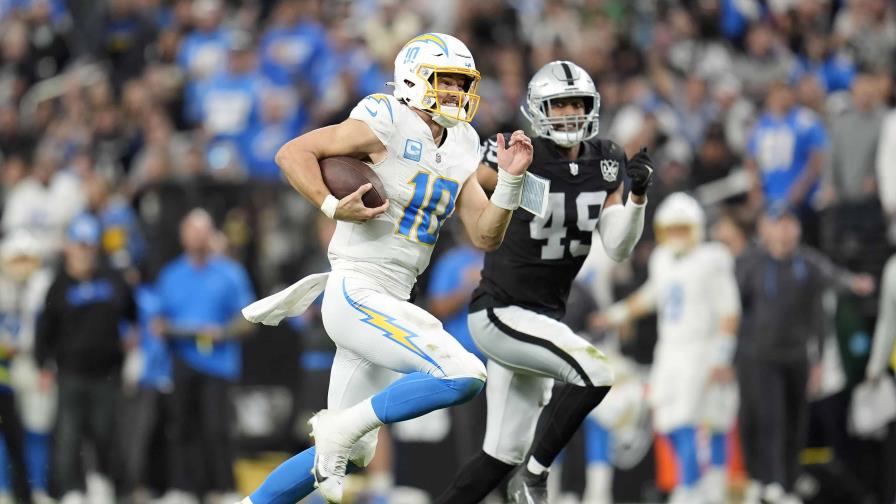 Justin Herbert y los Chargers aseguran el quinto puesto de la AFC con victoria sobre Raiders