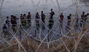 EE. UU. destina 10,000 millones de dólares a la Marina para centros migratorios