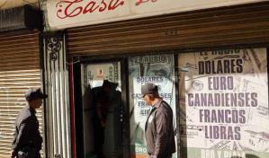 Apresan a dos hermanos acusados de asaltar tío en su casa de cambio en la Zona Colonial