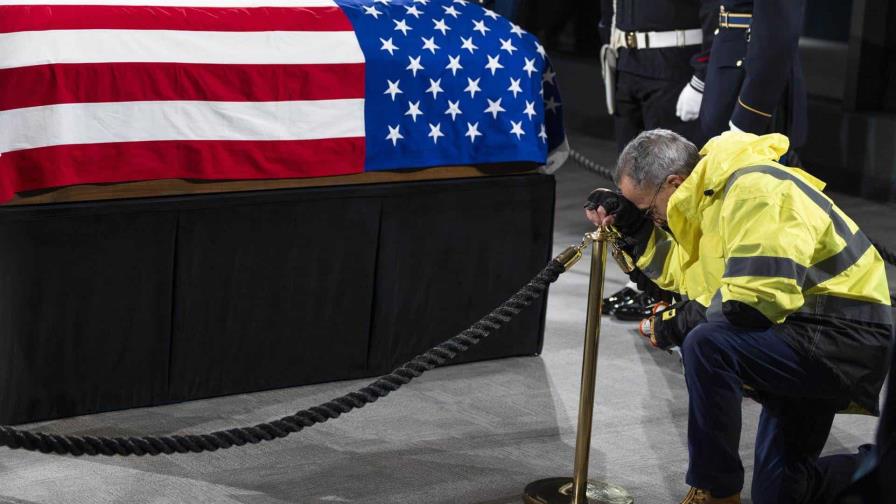 Cientos se acercan a la capilla ardiente del expresidente Jimmy Carter en Atlanta