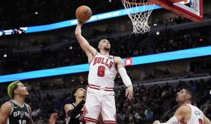 Coby White brilla y los Bulls remontan para vencer a los Spurs