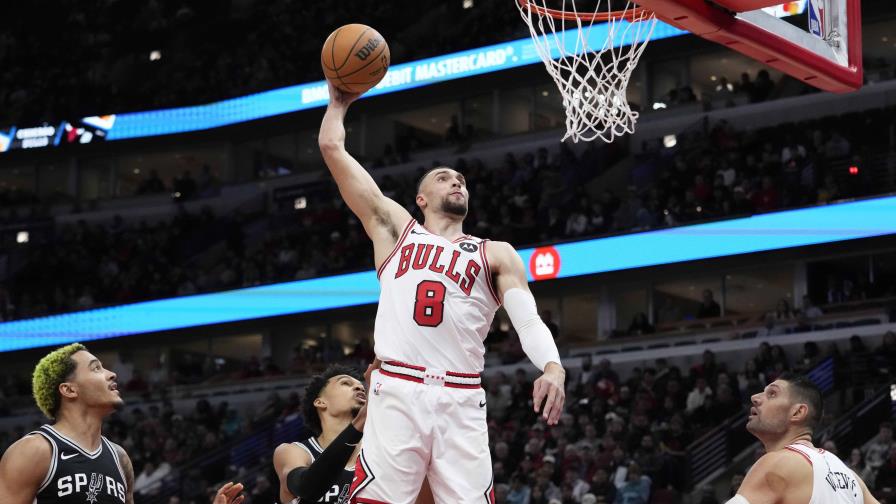 Coby White brilla y los Bulls remontan para vencer a los Spurs