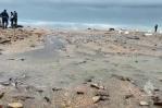 Rusia detecta nuevas manchas de petróleo en las playas de Crimea Rusia detecta nuevas manchas de petróleo en las playas de Crimea