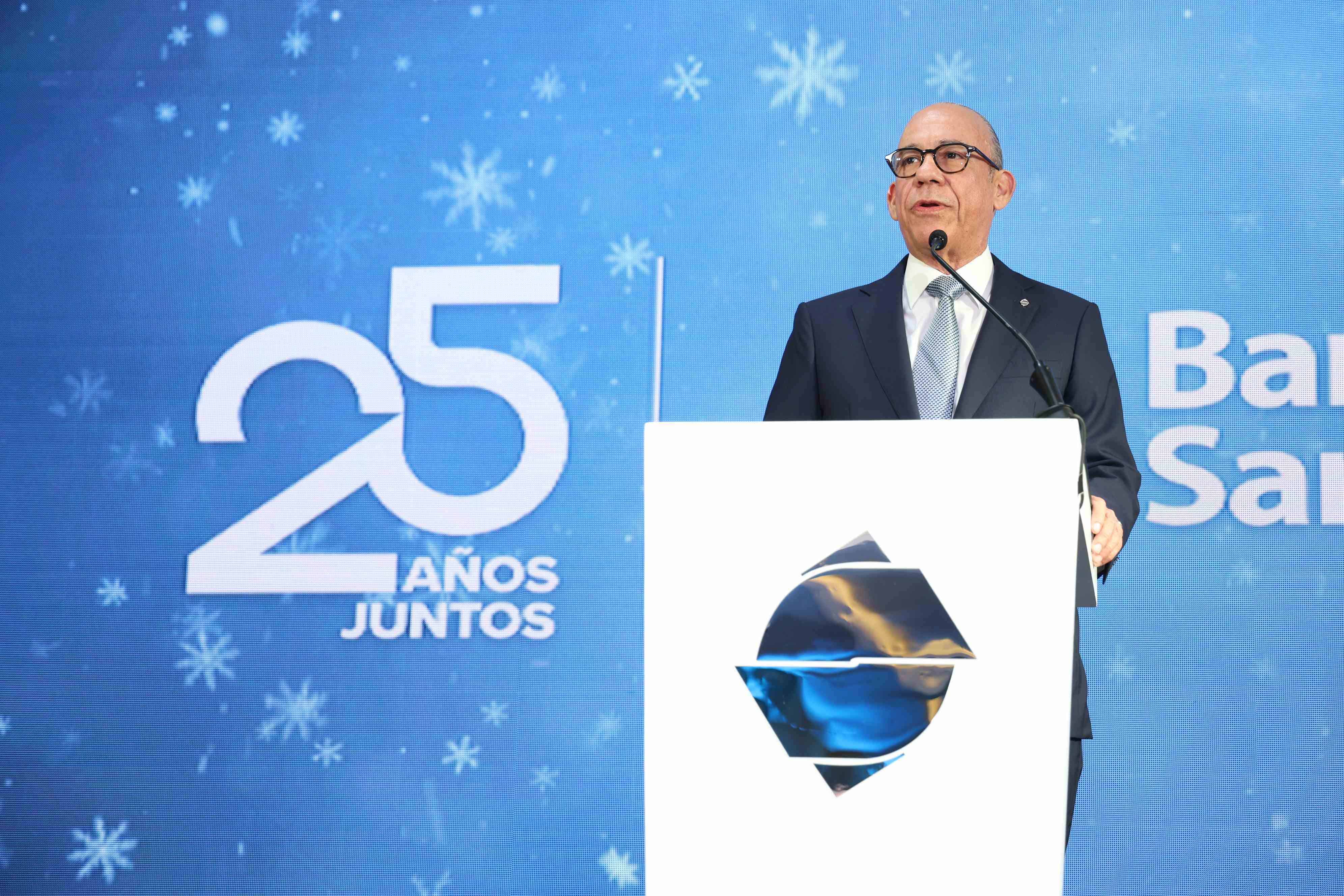 Fausto A. Pimentel, presidente del Banco Santa Cruz.