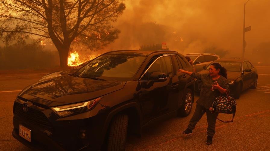 Unas 30,000 personas bajo orden de evacuación por incendio en Los Ángeles