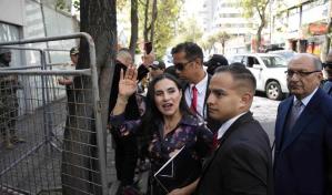 Presidente de Ecuador cede el poder a vicepresidenta designada por él y no a la elegida en las urnas Presidente de Ecuador cede el poder a vicepresidenta designada por él y no a la elegida en las urnas