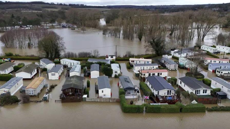 Reino Unido enfrenta situación de emergencia por inundaciones y nevadas