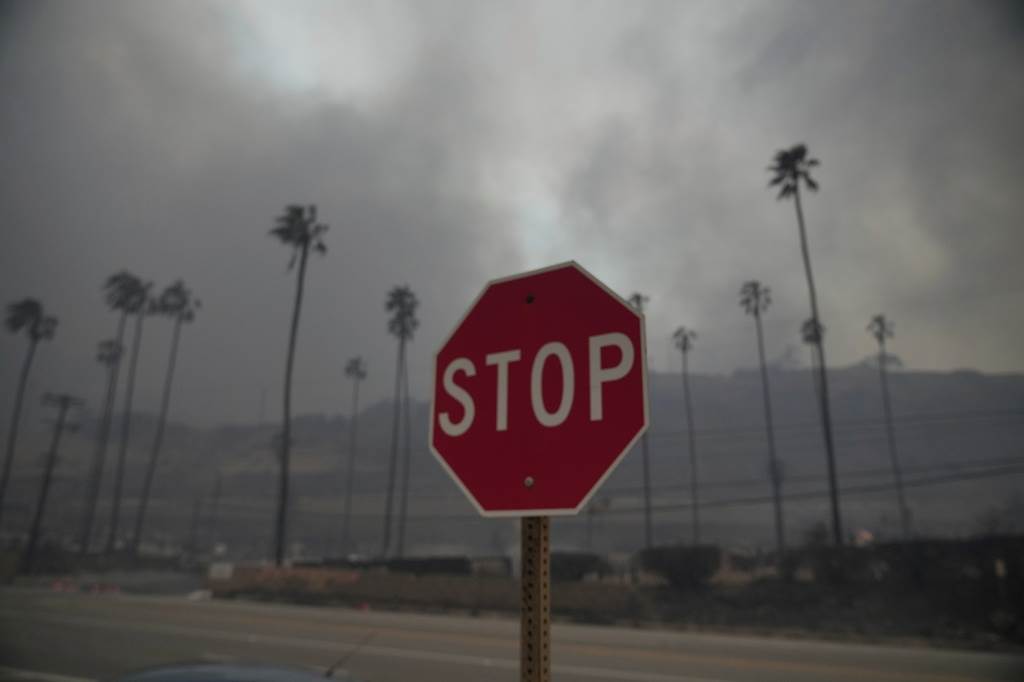 El incendio Palisades arrasa un vecindario en medio de fuertes vientos en el vecindario Pacific Palisades de Los Ángeles, el miércoles 11 de enero de 2019. 8, 2025.