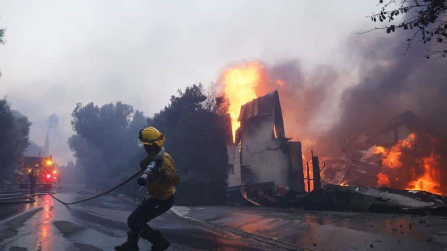 Los incendios en California fuerzan la evacuación de 80,000 personas