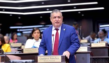 Un apoyo inusual de la oposici&oacute;n a medida del Gobierno de centralizar ingresos de los consulados