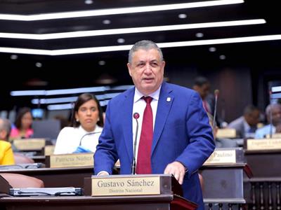 La oposición respalda centralización de recursos de los consulados