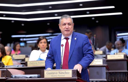 Un apoyo inusual de la oposici&oacute;n a medida del Gobierno de centralizar ingresos de los consulados