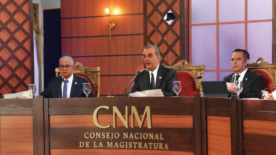 Abinader promulga ley para que CNM designe procurador