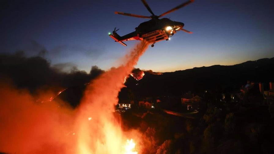 Biden ofrece ayuda urgente para luchar contra el terrible incendio de Los Ángeles