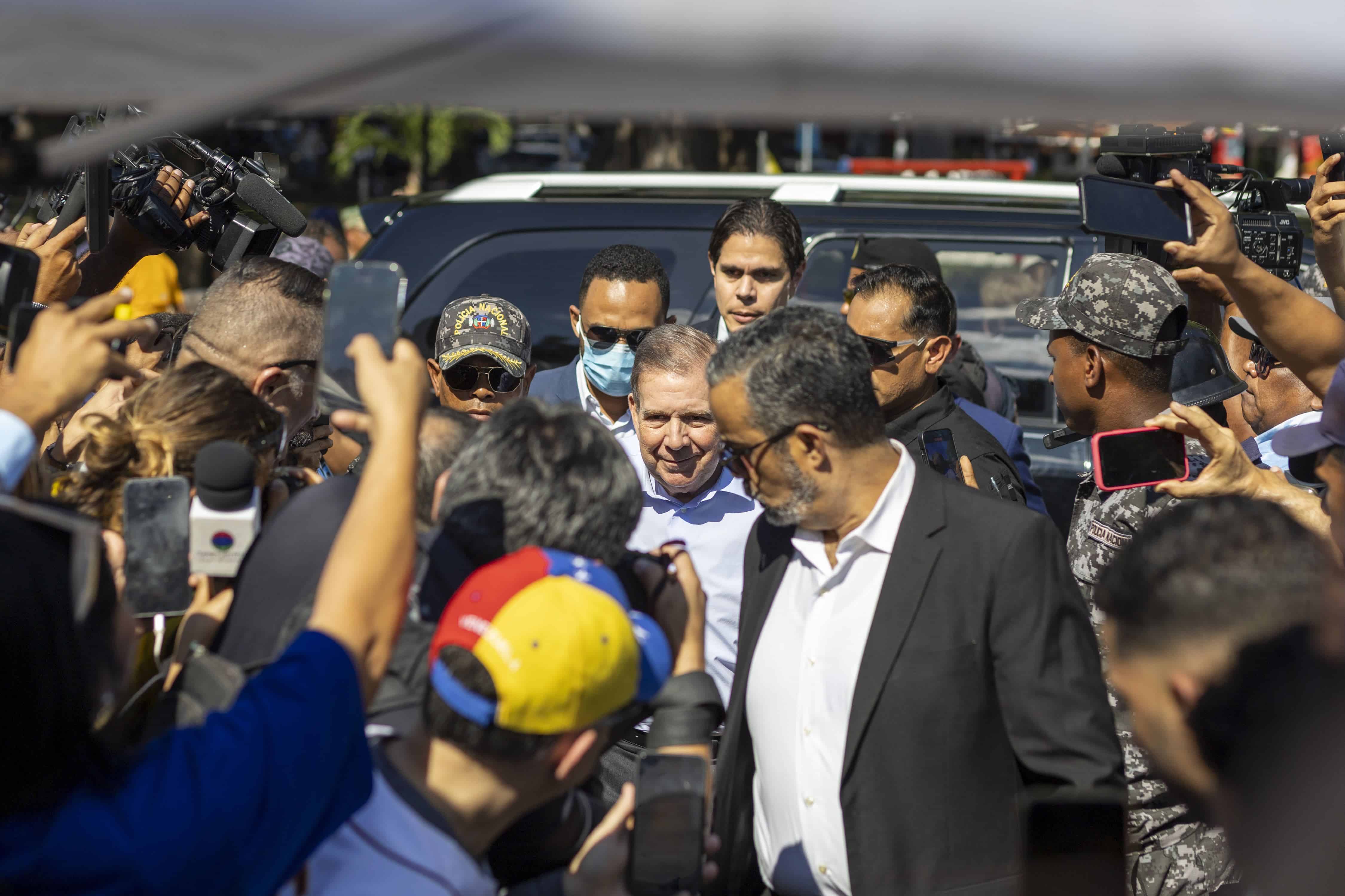 Edmundo González asistió al encuentro con los ciudadanos venezolanos acompañado por un grupo de expresidentes miembros del grupo IDEA.