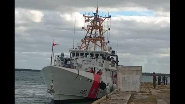 Estados Unidos devuelve 20 migrantes irregulares a Cuba, su primera operación en 2025