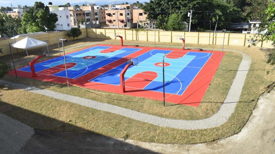 Inefi inaugura pista de atletismo en el Politécnico Víctor Estrella Liz