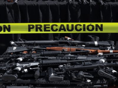 México pide a EEUU frenar tráfico ilegal de armas alimenta al narco