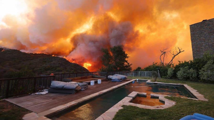 Incendio de barrio acaudalado de Los Ángeles se perfila como el más costoso de California