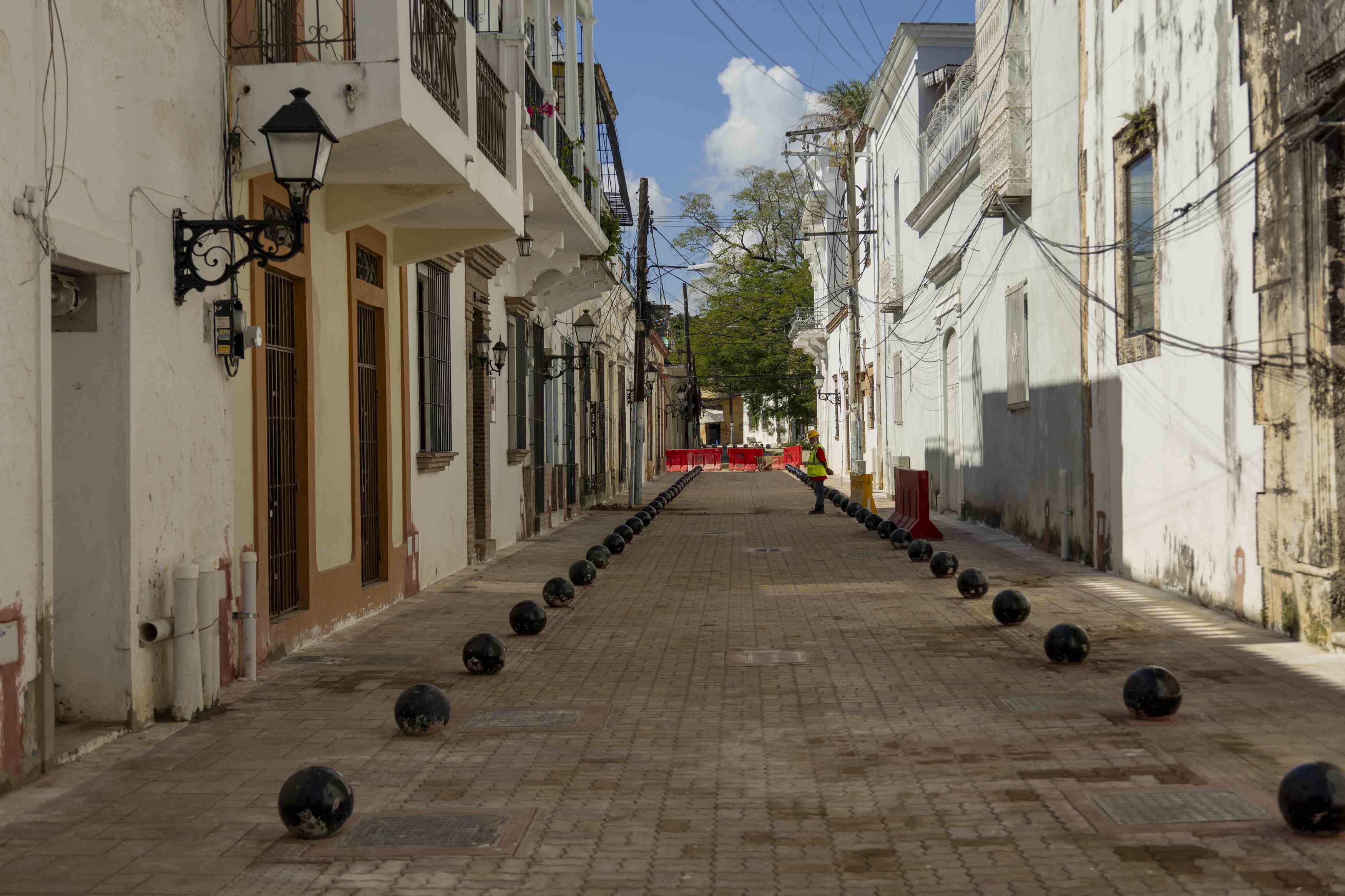 Calle casi terminada en la Ciudad Colonial.