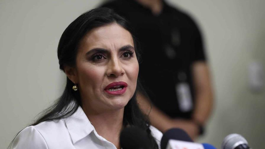 Vicepresidenta electa de Ecuador alerta que en pocas horas se consumará golpe de Estado