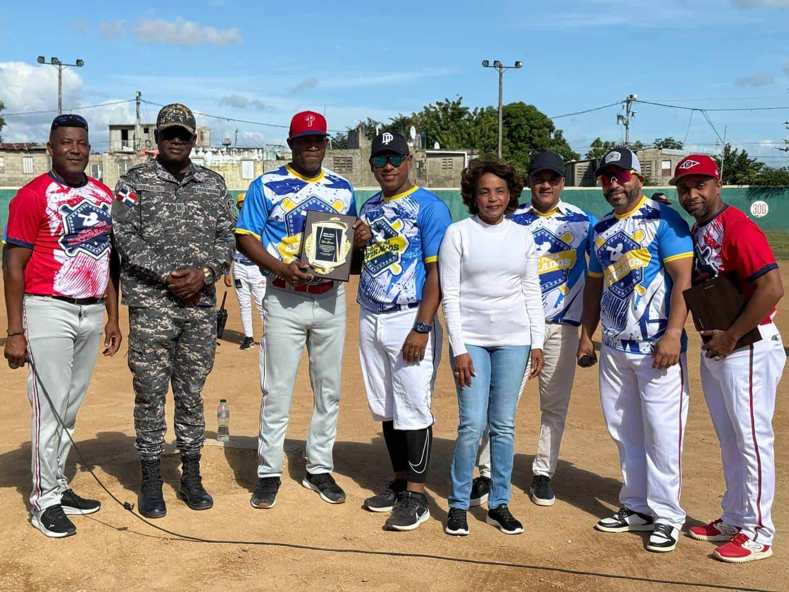 Durante la jornada, se realizaron reconocimientos a figuras destacadas del deporte comunitario.