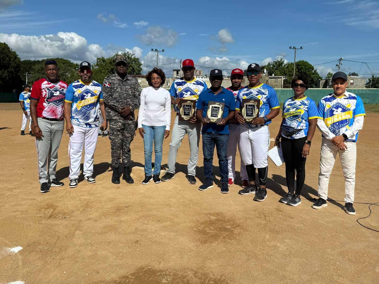 Durante la jornada, se realizaron reconocimientos a figuras destacadas del deporte comunitario.