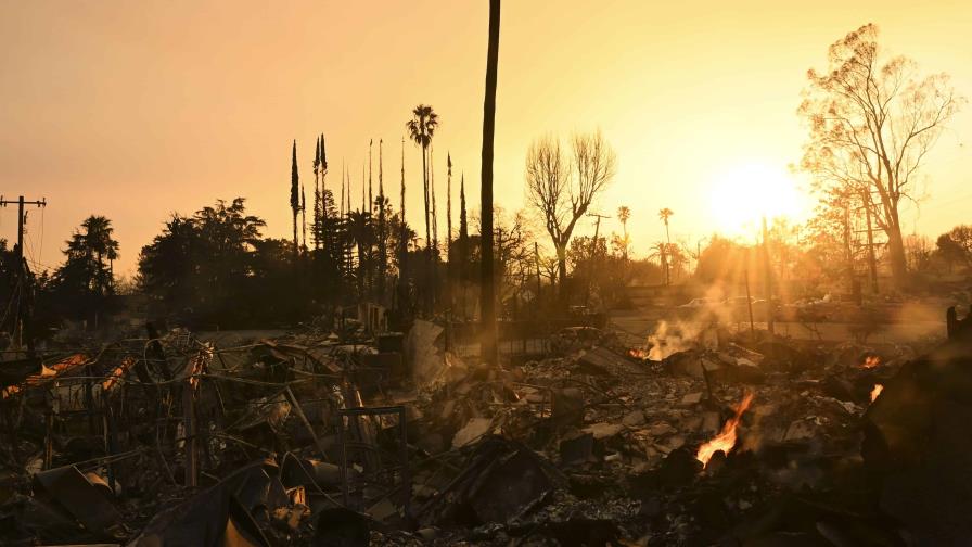 Sube a 16 el número de muertos por incendios en Los Ángeles