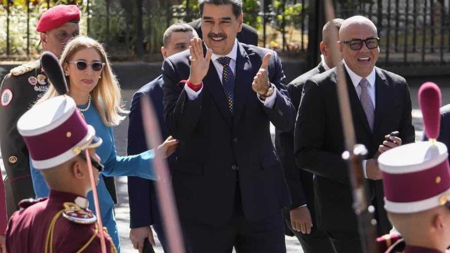 Estados Unidos califica de farsa la investidura de Maduro