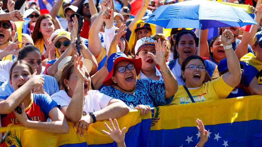 Venezolanos en RD expresan frustración y confían en un cambio de ruta política en su país