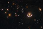 Hubble capta una gama de distancias asombrosa en la constelación de Hidra Hubble capta una gama de distancias asombrosa en la constelación de Hidra