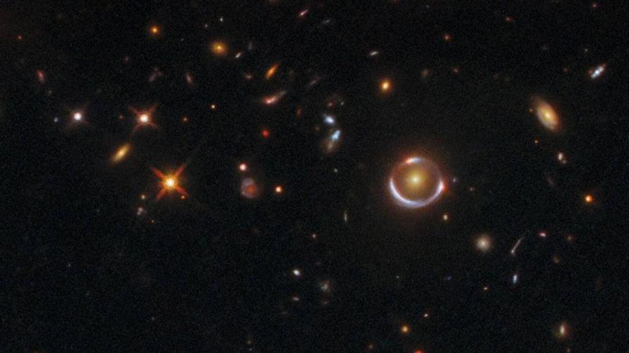 Hubble capta una gama de distancias asombrosa en la constelación de Hidra