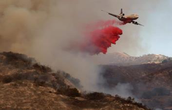 Los incendios arrasan Los Ángeles, donde hay 13 desaparecidos y 15,000 hectáreas quemadas