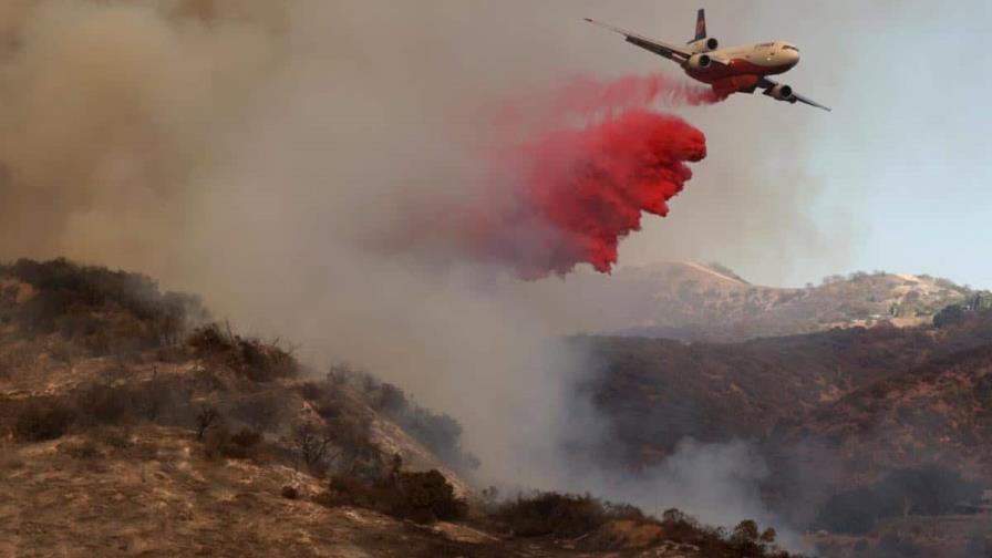 Los incendios arrasan Los Ángeles, donde hay 13 desaparecidos y 15,000 hectáreas quemadas