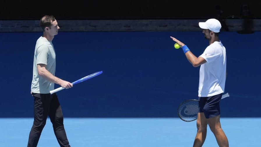 Djokovic, único en el Abierto de Australia tras retiro de Nadal y Federer